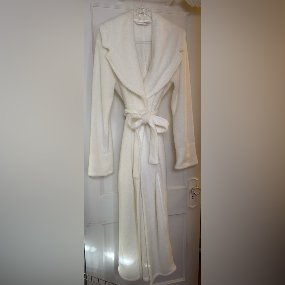 Victoria’s Secret Vintage Faux Sherpa Robe. EUC